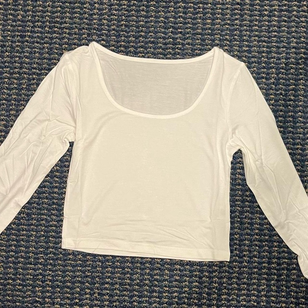Brand New never worn white long sleeve crop top.